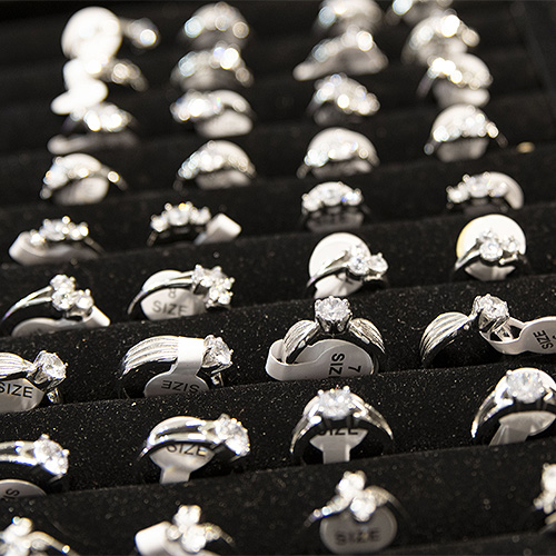The Silver Daisy - Rings & Jewelry
