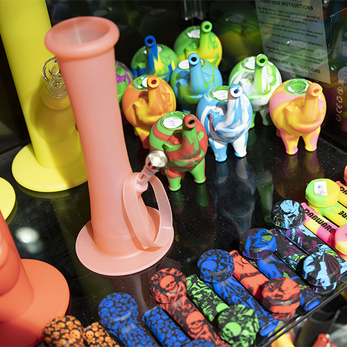 The Silver Daisy - Silicone Bongs & Silicone Pipes